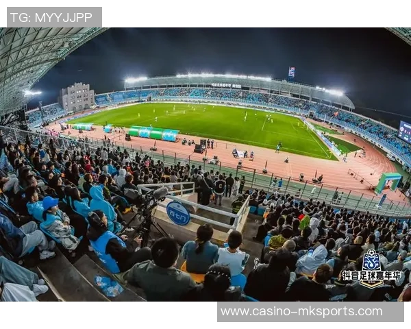 曲面屏幕带来全新观赛体验尽享足球赛事的震撼与细节